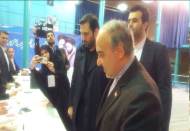 وزیر ورزش در انتخابات شرکت کرد
