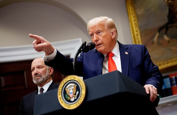 ترامپ: مقامات آمریکایی و ایرانی در حال مذاکره هستند/ اگر ایرانی‌ها توافق نکنند، بمبارانی در کار خواهد بود