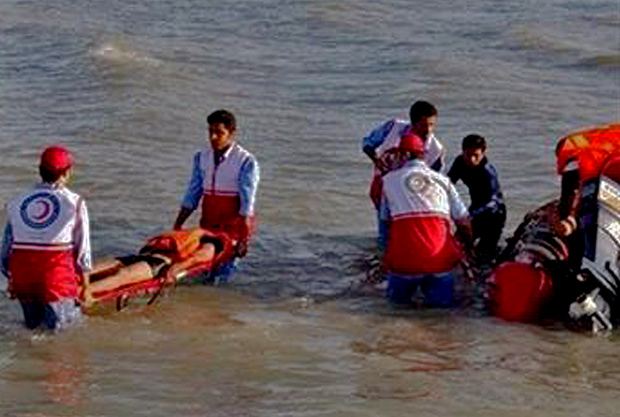 2 نفر از غرق شدگی در سواحل گیلان نجات یافتند