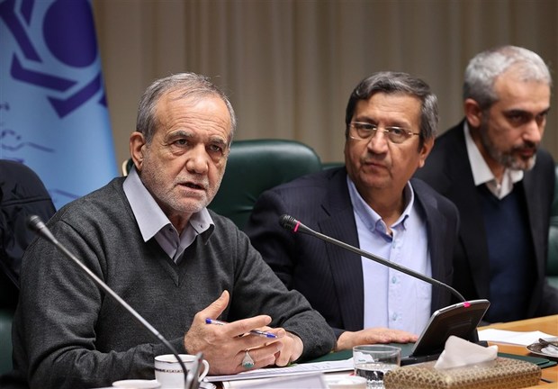 همتی: روال بازار ارز تجاری طبیعی است