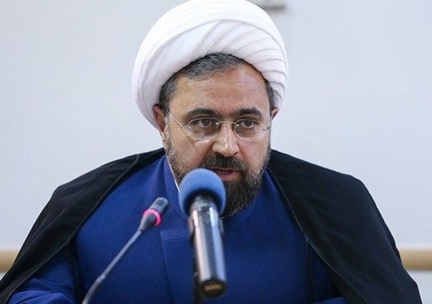 زدن افراد در داخل نظام آب به آسیاب دشمن ریختن است