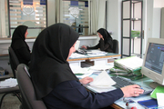 زنان ایرانی در هفته ۱۳ ساعت کمتر از مردان کار می‌کنند