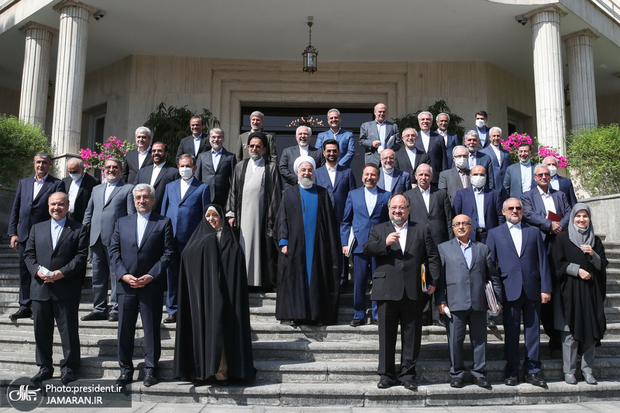 تصاویر/ حاشیه آخرین جلسه هیات دولت دوازدهم به ریاست روحانی