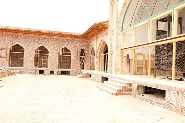 چراغ مناره مسجد جامع ساری هفته دولت روشن می‌شود
