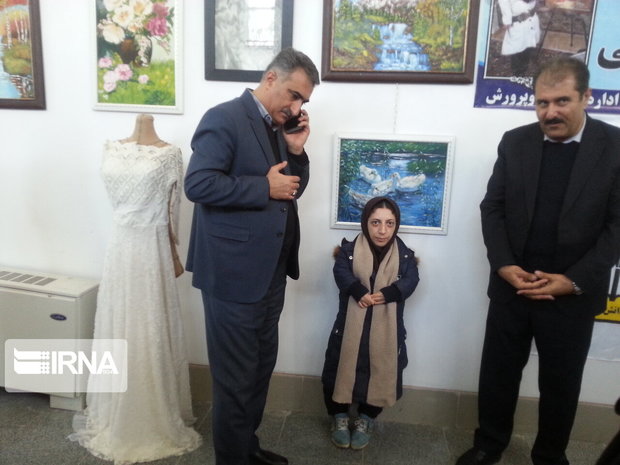 نمایشگاه آثار نوجوان معلول در بوکان گشایش یافت
