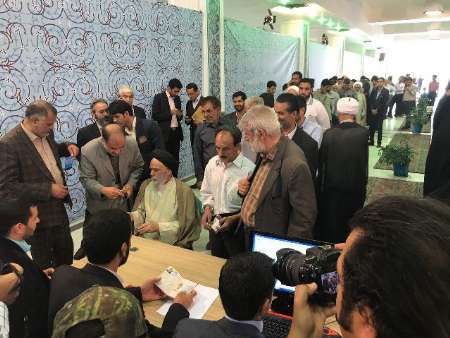 تشکیل صف های رای گیری در کرمان