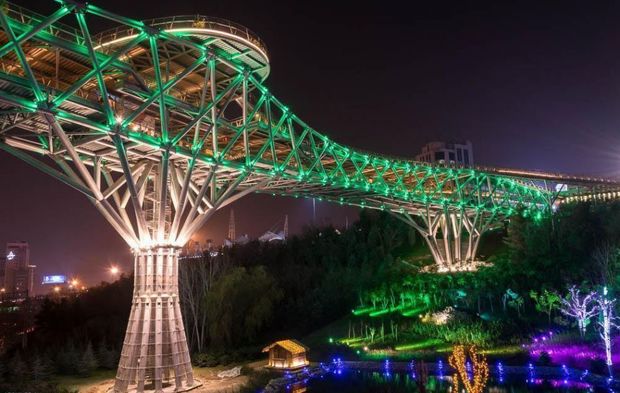 دورهمی استادان و هنرجویان صنایع دستی ایران در پل طبیعت