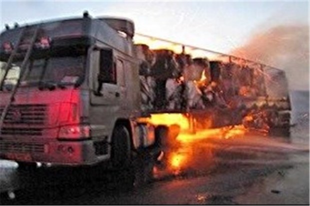 سانحه دیگر در گردنه اسدآباد  خودروی تریلی در آتش سوخت