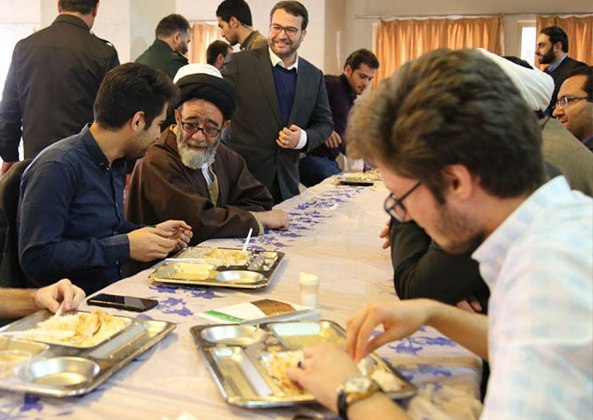 حضور سرزده نماینده ولی فقیه در آذربایجان شرقی در دانشگاه آزاد تبریز