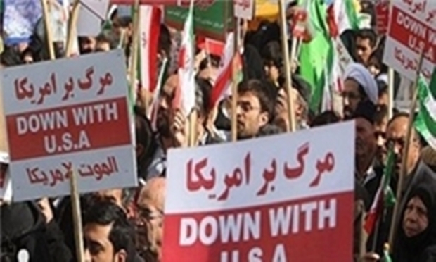 نماز گزاران بوشهری عهد شکنی آمریکا را محکوم کردند