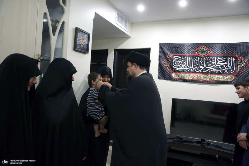 حضور سیدحسن خمینی در منزل شهیدان طهرانچی