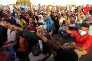 نظامیان سودان در برابر معترضان عقب نشستند