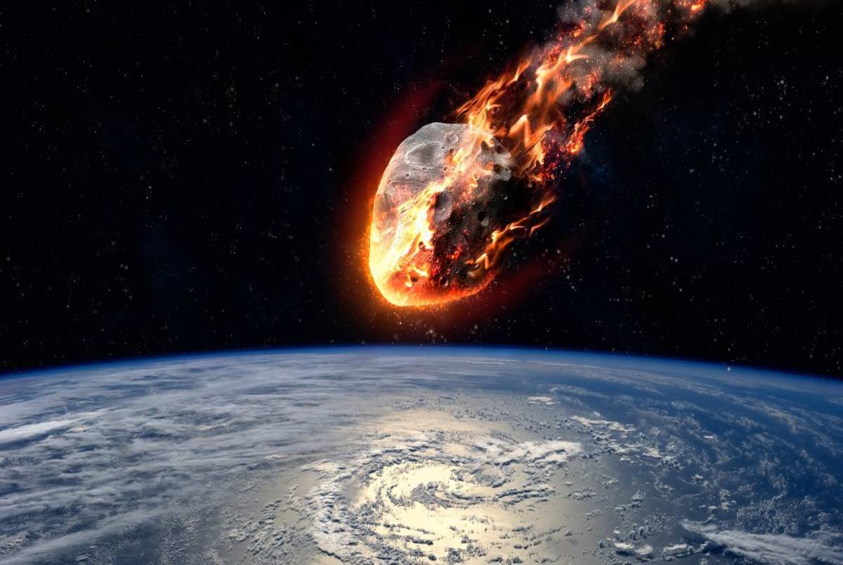 سیارکی به اندازه آسمان خراش، جو زمین را سوراخ می کند
