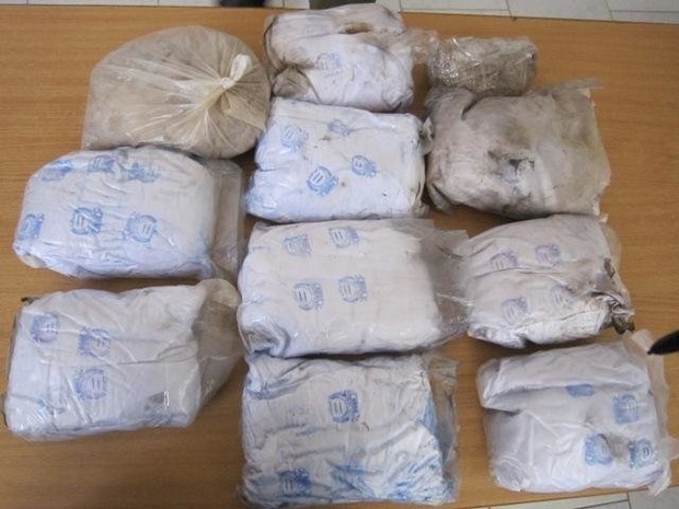 کشف بیش از ۵۰ کیلو گرم محلول شیشه در نائین