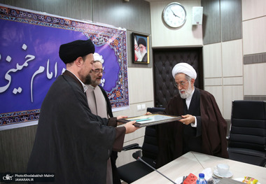 نشست اعضای هیات علمی پژوهشکده امام خمینی و انقلاب اسلامی با سید حسن خمینی 