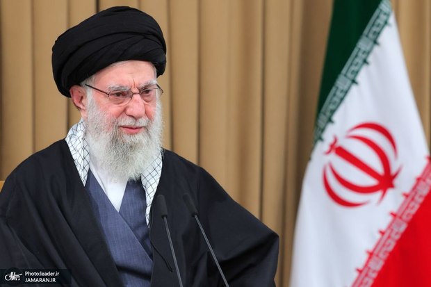 پیام رهبر انقلاب به نشست سالانه اتحادیه انجمن‌های اسلامی دانشجویان در اروپا: نیاز مهم امروز جهان، نظام عادلانه ملّی و بین‌المللی اسلامی است/ تهاجم سنگین ارتش آمریکا و زائده‌ی ننگین آن در این منطقه، مغلوب ابتکار و شجاعت و فداکاری جوانان ایران اسلامی شد