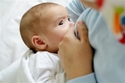 تاثیر مثبت شیر مادر مبتلا به کرونا بر روی نوزاد
