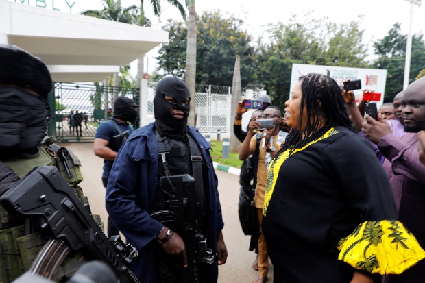 بحران سیاسی در نیجریه بالا گرفت/ پارلمان در محاصره نیروهای امنیتی+ تصاویر
