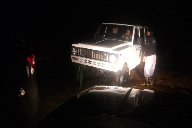 سرنشینان خودروهای گرفتار در رود بشار یاسوج نجات یافتند