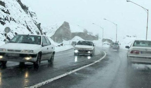 بارش برف و لغزندگی راه های کوهستانی البرز