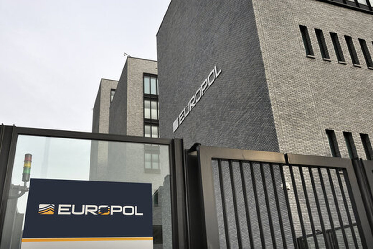 ۱۸ زن در فهرست جدید مجرم‌های تحت تعقیبِ یوروپل