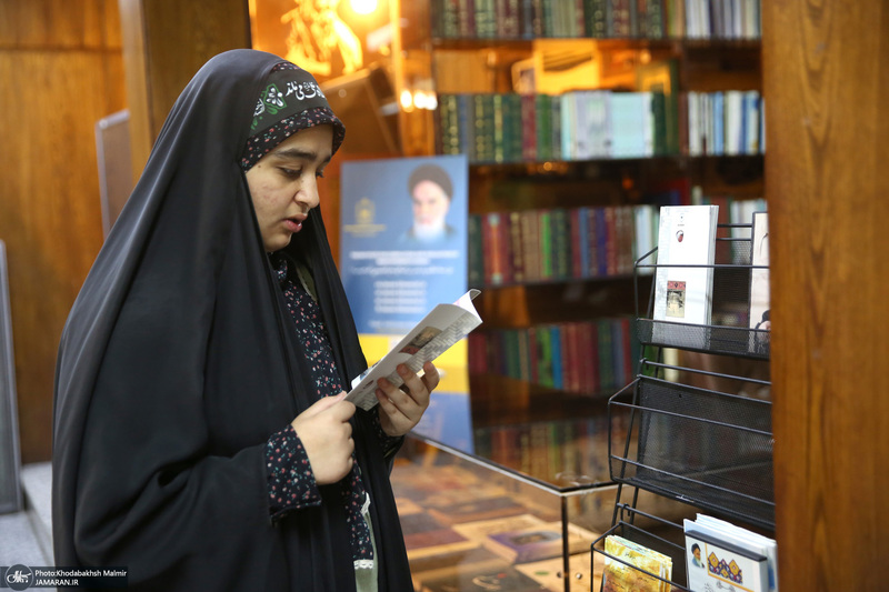 بازدید جمعی از دانش آموزان مدرسه انقلاب کرج از بیت امام خمینی در جماران