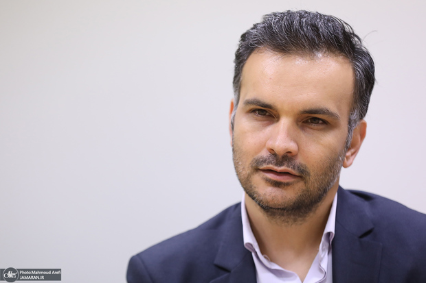 قاسمی، کارشناس اقتصادی: مسئولان باید با مردم گفت‌وگو کنند، جامعه باید نسبت به مسیر آینده آگاه باشد/صادقانه بگوییم کشور در جنگ آسیب دیده است، اما می‌خواهیم آن را بسازیم/دولت برای بازسازی خسارت‌ها، از شوک درمانی پرهیز کند