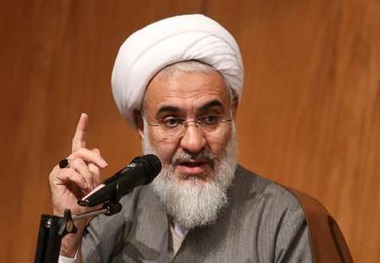 امام جمعه قزوین: اگر قرار است طبری آزاد باشد، پس همه ما را زندانی کنید؛ او لیاقت مرخصی هم ندارد