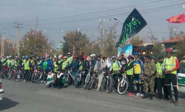زائران دوچرخه سوار وارد مشهد شدند