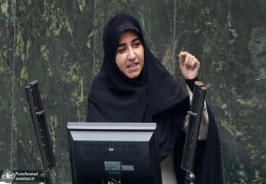 نماینده ایلام: به بهانه مالی و بی‌عدالتی در پرداخت‌ها مزایای مناطق جنگی حذف شده/  زمانی که مردم این مناطق گوشت تن خود را به خمپاره و موشک چسبانده بودند آیا کسی چرتکه انداخته بود که منابع وجود دارد؟