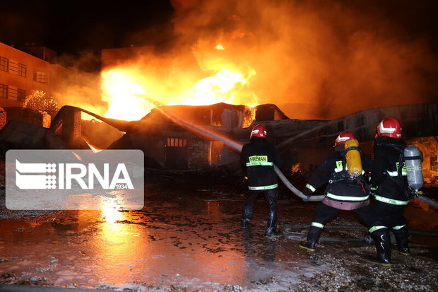 ۳ کشته و ۴ مجروح بر اثر آتش‌سوزی در کارگاه ضایعاتی در جنوب تهران