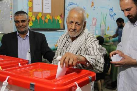 حضور پرشور مردم شهرستان قرچک در پای صندوق های رای