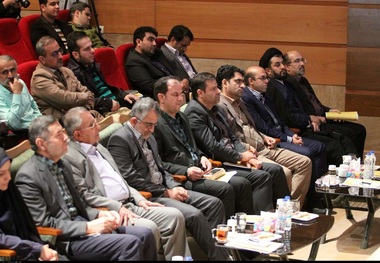نمیرم از این پس که من زنده ام