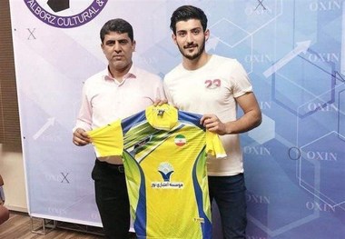 مهاجم پیشین تراکتور به اکسین البرز پیوست+ عکس
