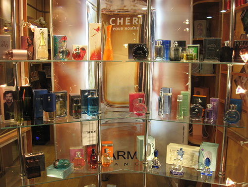 چگونه عطر اصل را از تقلبی تشخیص دهیم؟

