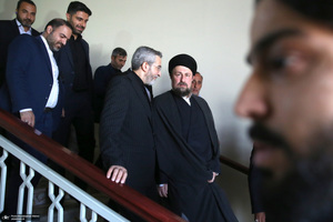 دیدار سرپرست و کارکنان وزارت خارجه باسید حسن خمینی در حرم مطهر امام خمینی (س)