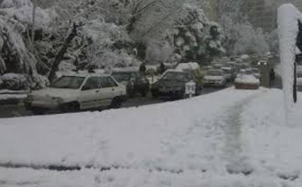 بارش برف مدارس چهار شهرستان غرب استان اصفهان را تعطیل کرد