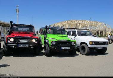 نمایشگاه خودروهای آفرود در برج میلاد تهران گشایش یافت