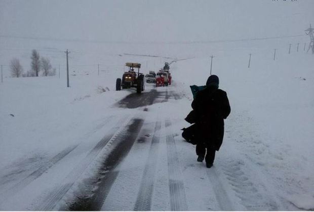 30 گردشگر گرفتار در جاده برفگیر سالند دزفول نجات یافتند