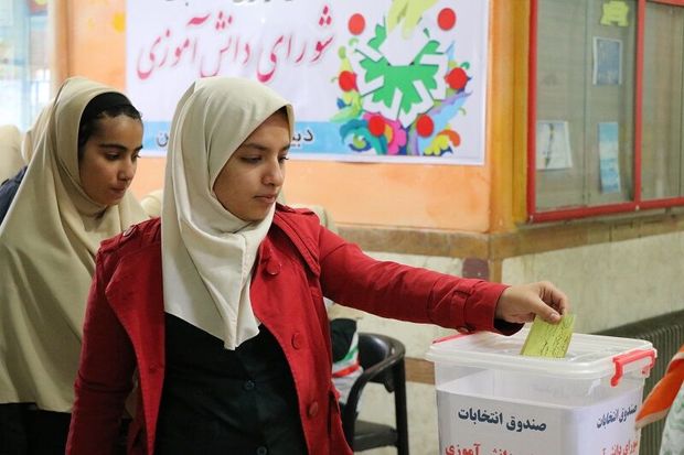 انتخابات شوراهای دانش‌آموزی در ۳۲۰ واحد آموزشی بوکان برگزار شد