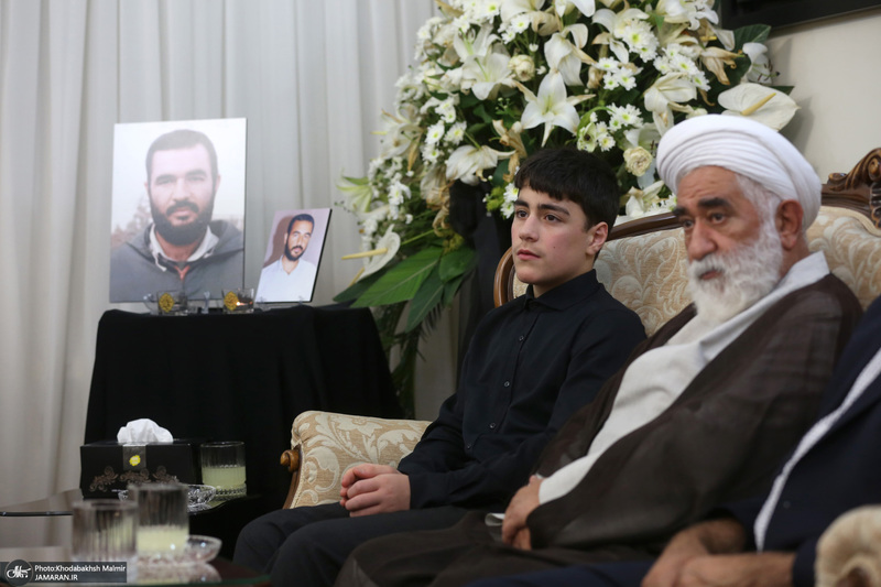 حضور سید حسن خمینی در منزل سردار شهید سلامی با خانواده این شهید والامقام دیدار و گفت‌وگو کرد.