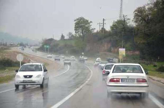 رئیس پلیس راه استان سمنان: جاده ها بارانی و لغزنده است