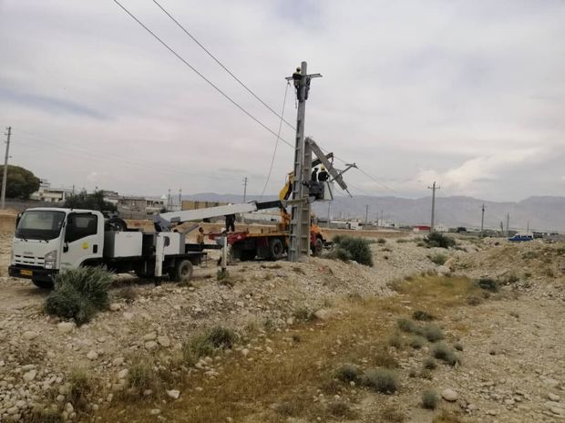 شبکه های برق آسیب دیده شهرستان مهر بازسازی شد