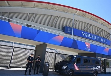 اتفاق عجیب پیش از فینال لیگ قهرمانان؛ سرقت بلیت تماشاگران توسط مأموران قلابی

