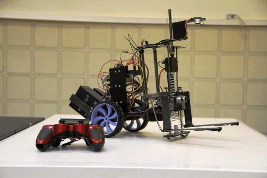 ربات لیفتراک هوشمند در دانشگاه تفرش ساخته شد
