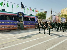 مراسم رژه نیروهای مسلح استان در خرم آباد برگزار شد