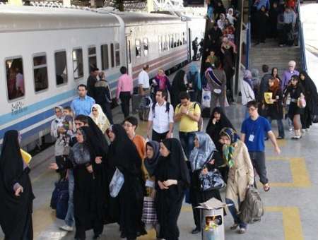 50 درصد حجم قطارهای نوروزی کشور در مسیر مشهد الرضا (ع)