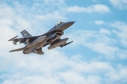 اصابت جنگنده اف 15 عربستان در آسمان صنعا توسط انصار الله