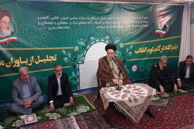 مردم اصفهان در کمک و هزینه برای هموطنان سیل زده نمونه هستند