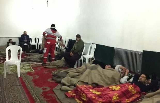 بیش از یک هزار نفر گرفتار برف در پایگاه‌های امداد کردستان اسکان یافتند